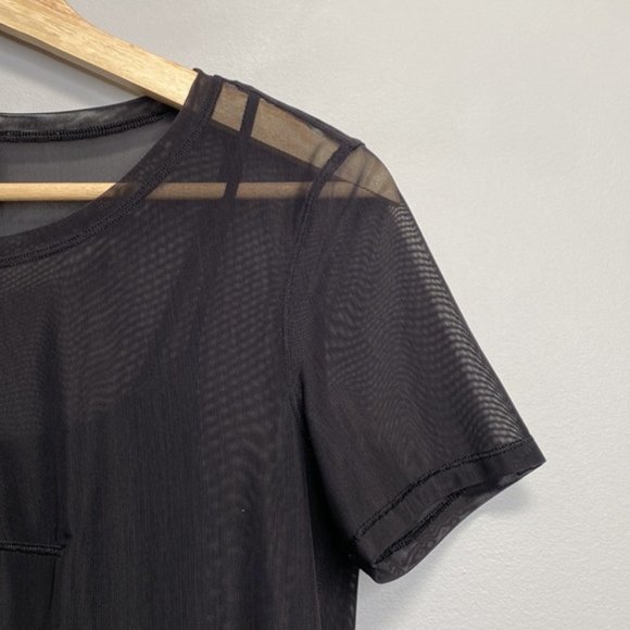 ❗️SOLD❗️2018 Lululemon Black Mesh Short Sleeve Mini Ready To Reach Dress Size 6 - Picture 4 of 8